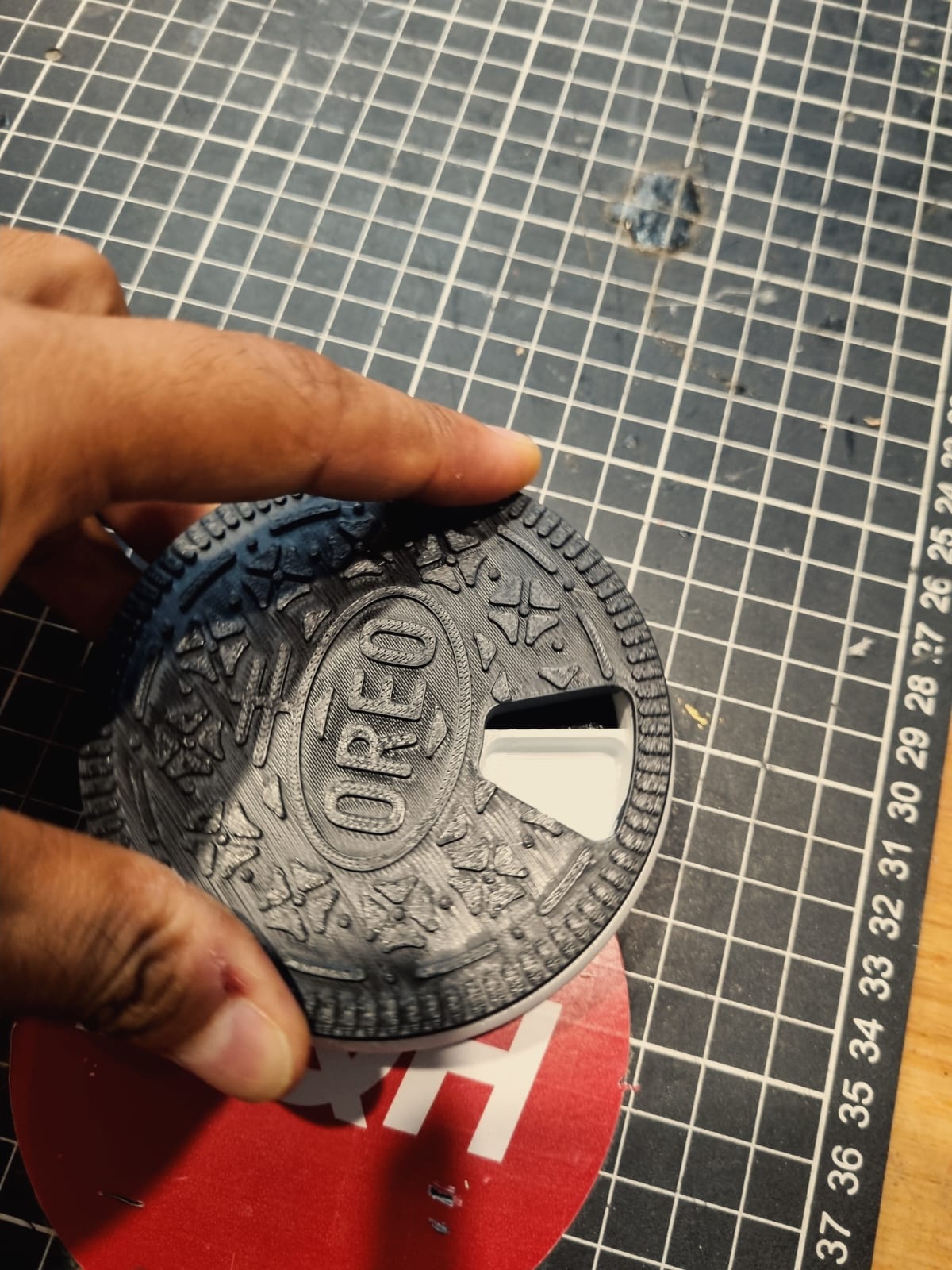 Pastillero Galleta Oreo 9.5cm diámetro 2.5cm grosor 7 espacios