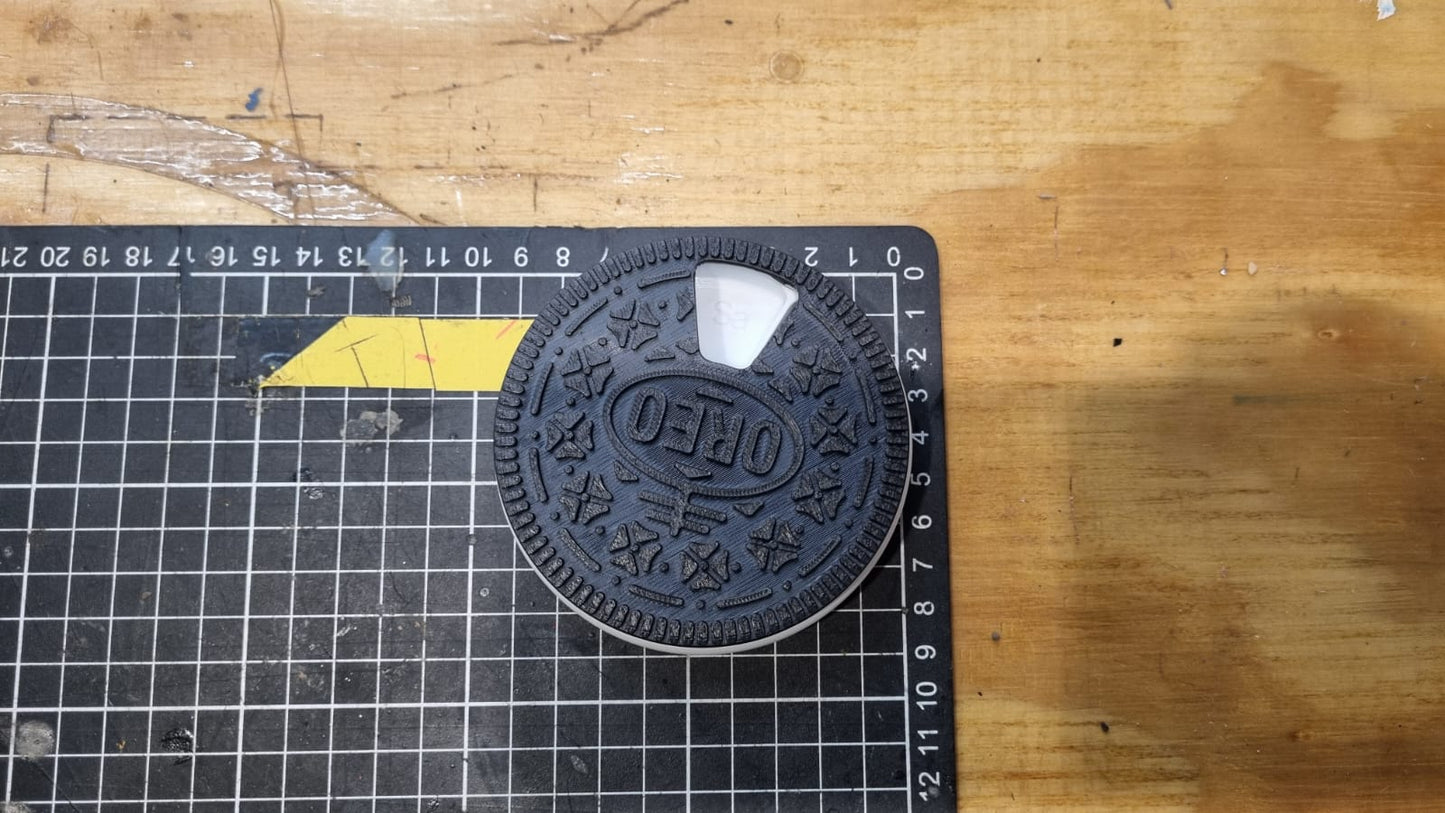Pastillero Galleta Oreo 9.5cm diámetro 2.5cm grosor 7 espacios