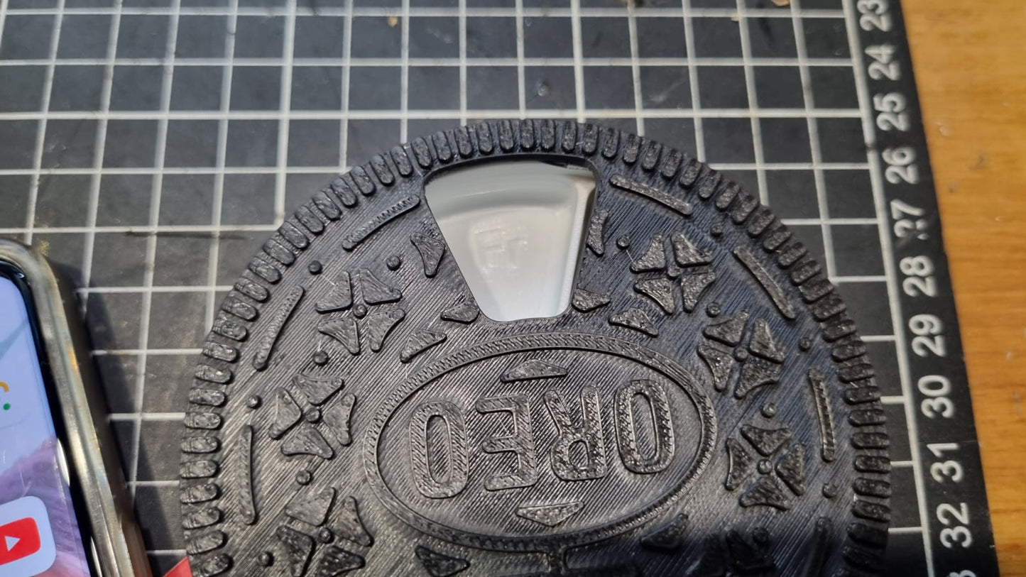 Pastillero Galleta Oreo 9.5cm diámetro 2.5cm grosor 7 espacios