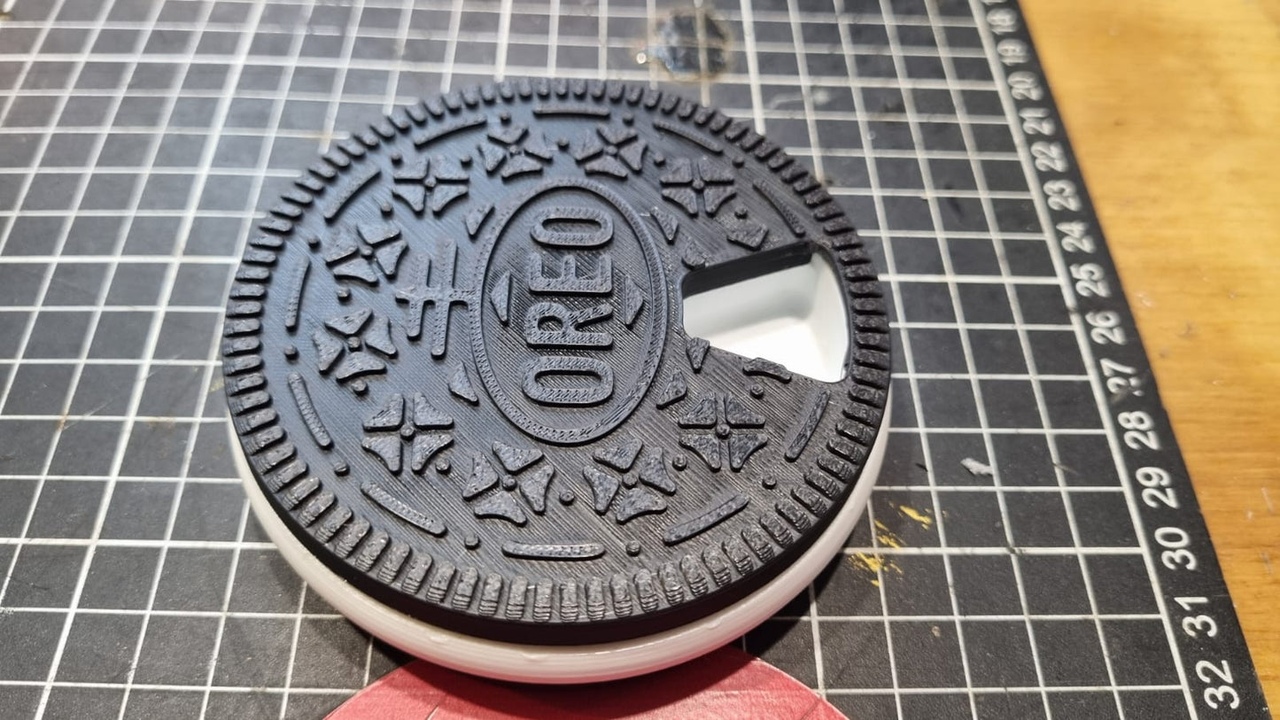 Pastillero Galleta Oreo 9.5cm diámetro 2.5cm grosor 7 espacios