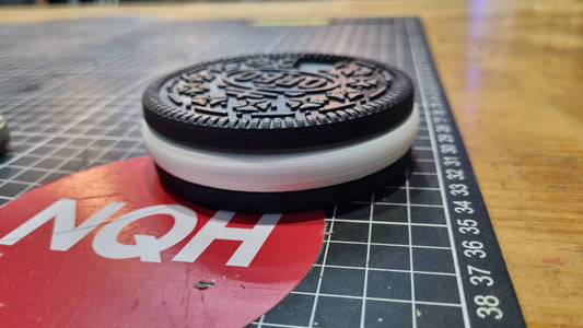 Pastillero Galleta Oreo 9.5cm diámetro 2.5cm grosor 7 espacios